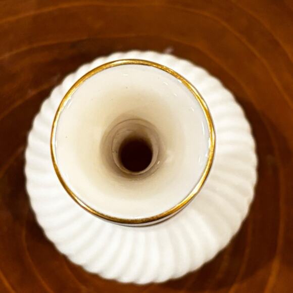 Lenox Bud Vase Ivory Porcelain Ribbed Pedestal 24K Gold Trimmed Flower Vase 7in - Picture 5 of 5